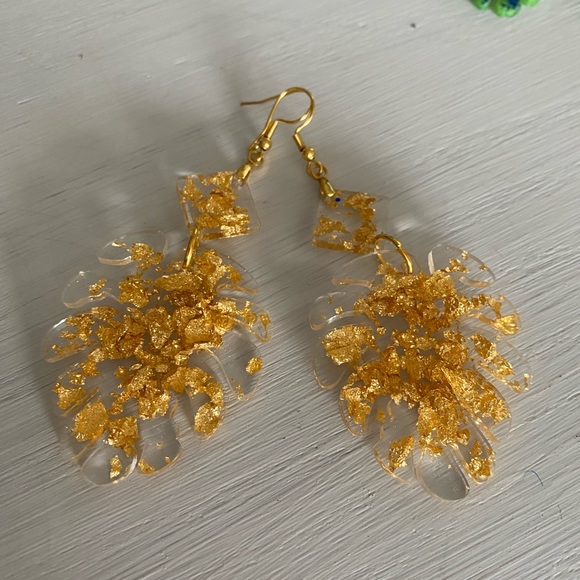 Hand made resin dangle earrings - Picture 2 of 5